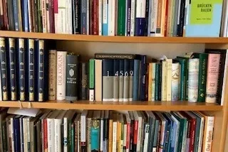 Buecherschrank.jpg