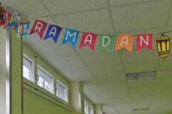 Ramadandeko-im-Schulhaus-1-e1710073034697.jpg